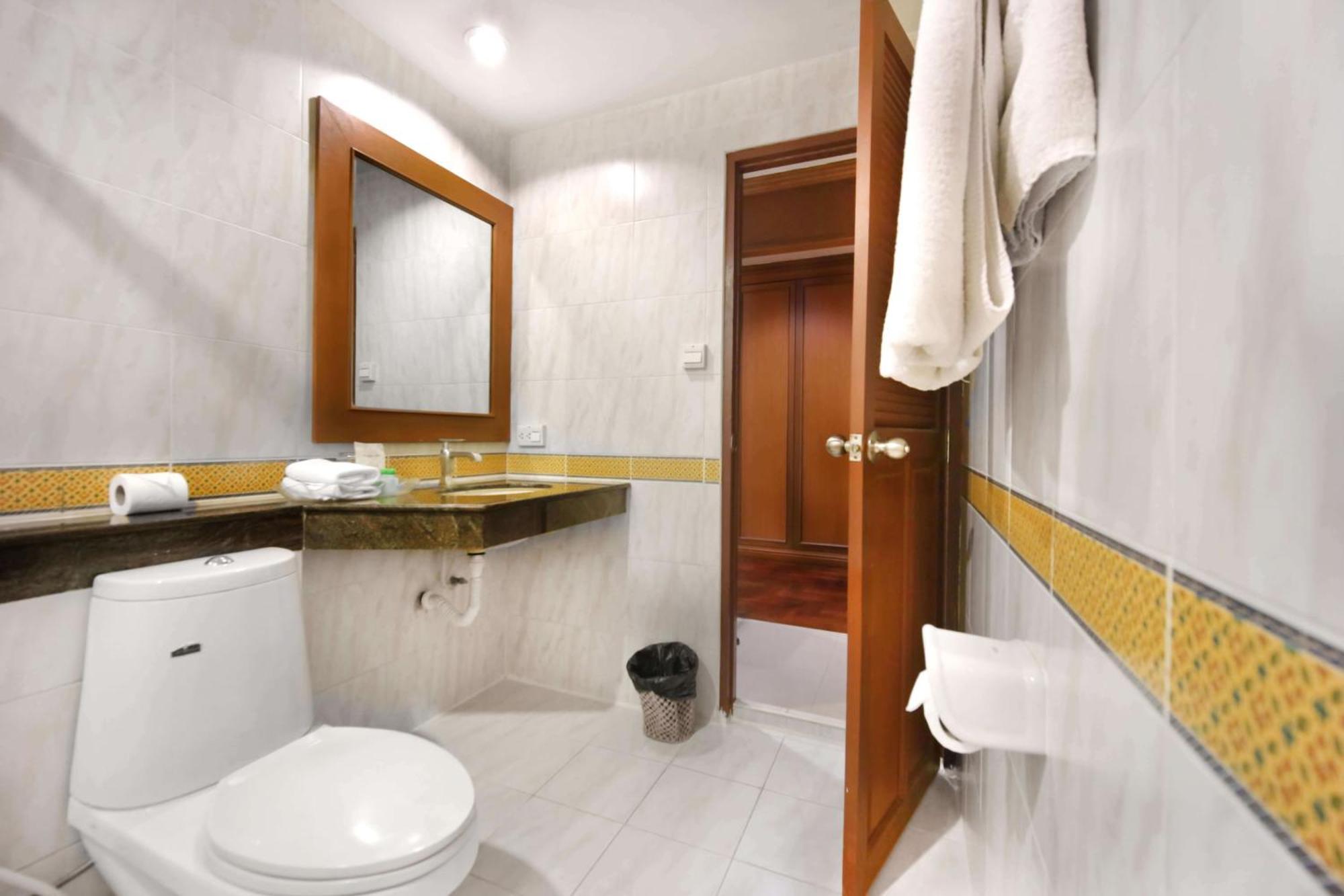 Studio Suite By Royal Ivory Nana Bangkok Extérieur photo